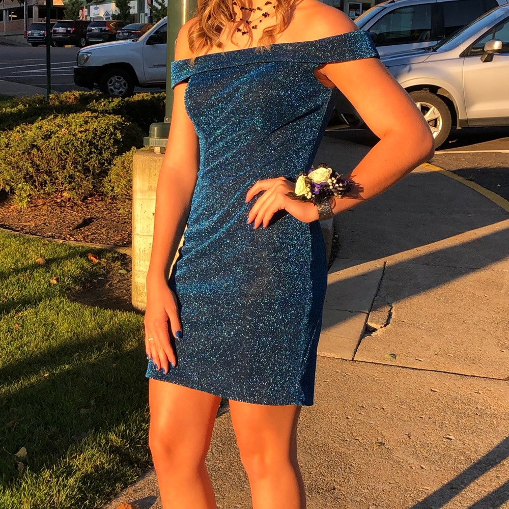 Ashley Lauren Homecoming Dress - Size 6